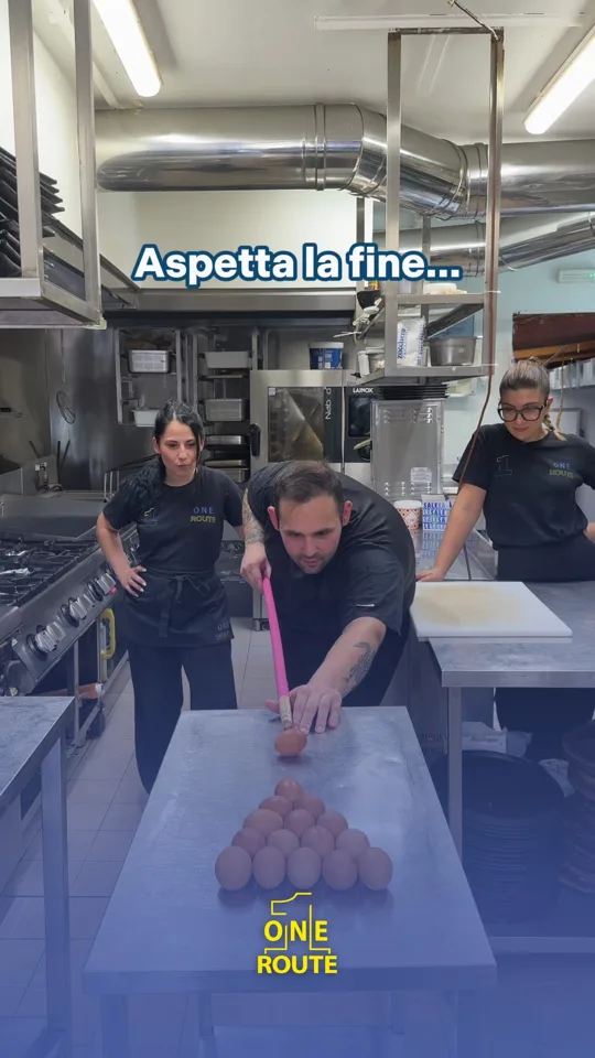 Copertina del reel «Locale chiuso, cucina libera. Indovina cosa succede.» prodotta da Too Vibes per One Route